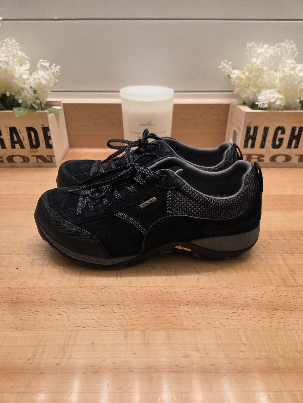 Dansko Paisley Waterproof Sneakers Black Suede Vibram Sole Women's Size EU 38 - Picture 3 of 10